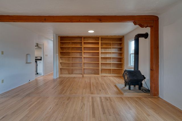 2204 7th Street NW, Albuquerque, NM 87102