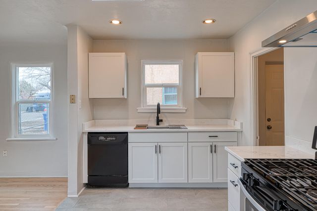 2204 7th Street NW, Albuquerque, NM 87102