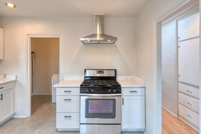 2204 7th Street NW, Albuquerque, NM 87102