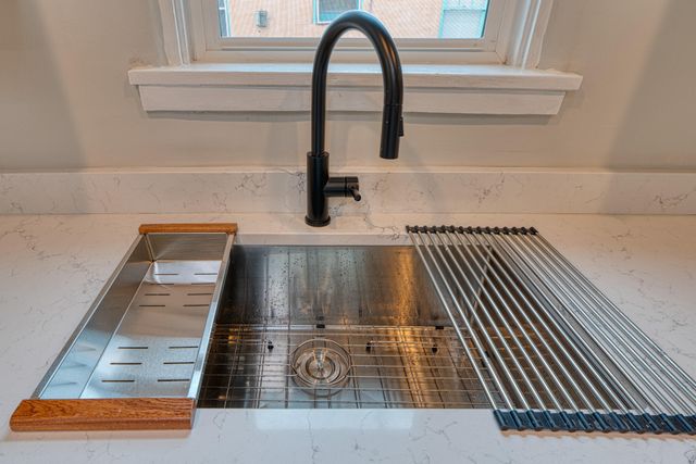 2204 7th Street NW, Albuquerque, NM 87102