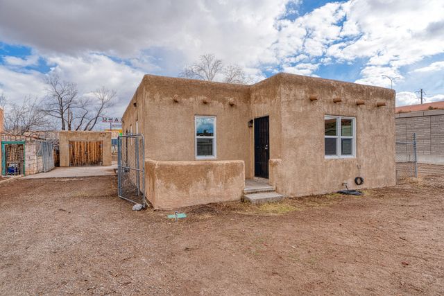 2204 7th Street NW, Albuquerque, NM 87102