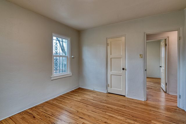 2204 7th Street NW, Albuquerque, NM 87102