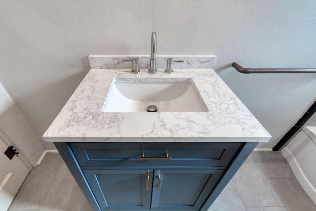 2204 7th Street NW, Albuquerque, NM 87102