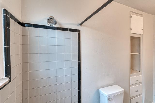 2204 7th Street NW, Albuquerque, NM 87102