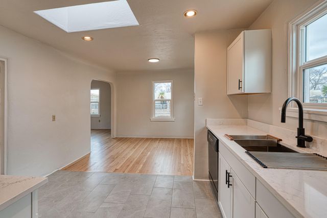 2204 7th Street NW, Albuquerque, NM 87102