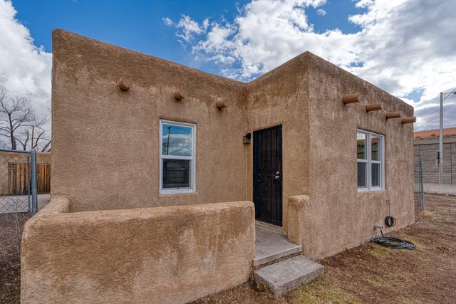 2204 7th Street NW, Albuquerque, NM 87102