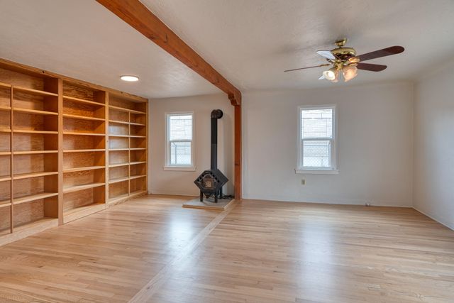 2204 7th Street NW, Albuquerque, NM 87102