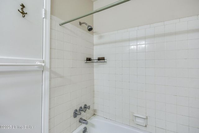 8133 Lake Ave APT B9, Louisville, KY 40222