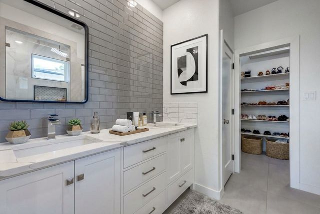 311 W Thomas Street, Leonard, TX 75452