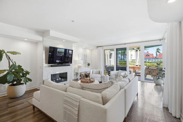 1101 1st St 114, Coronado, CA 92118