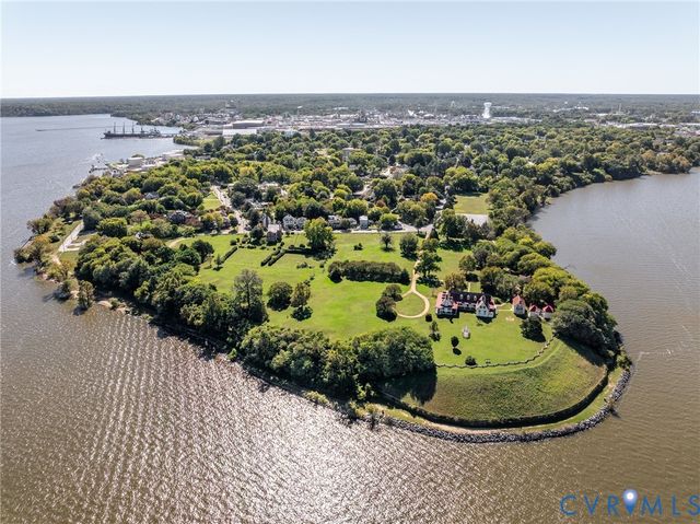 509 Cedar Ln, Hopewell, VA 23860