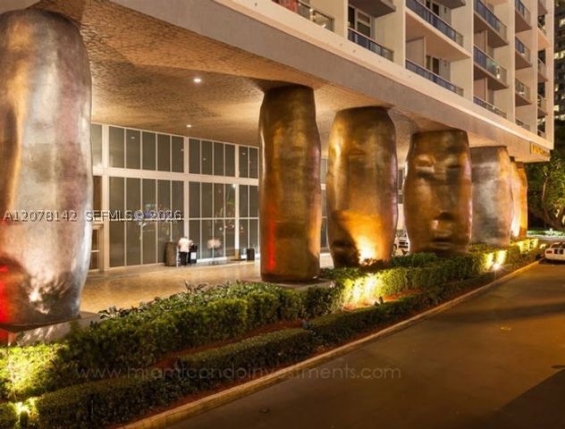 475 Brickell Ave 3908, Miami, FL 33131