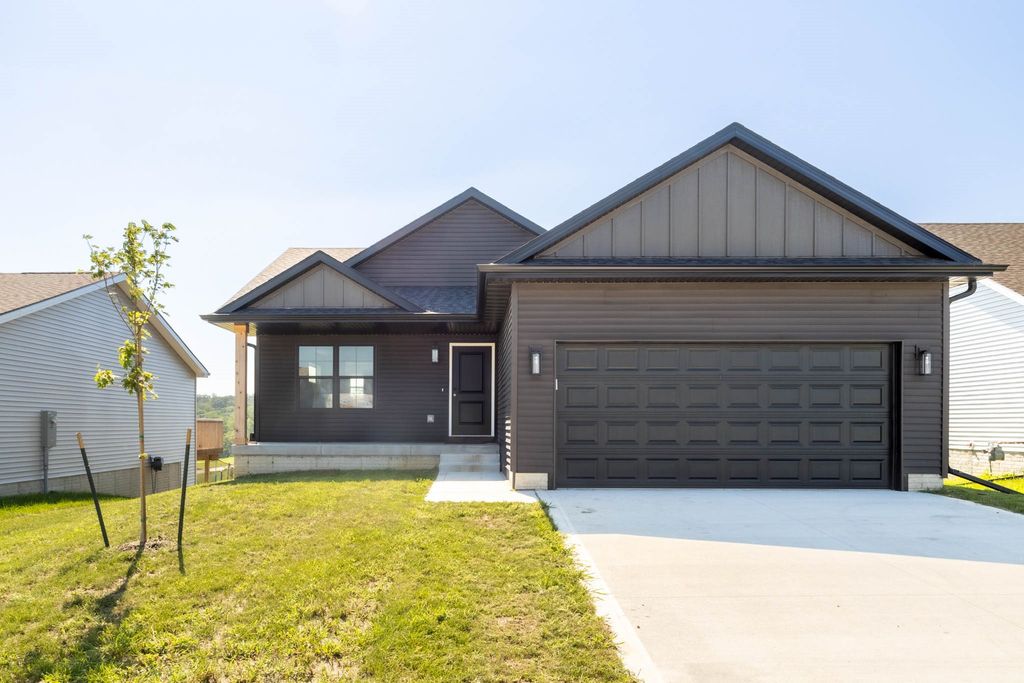 305 S Valley View Drive, Norwalk, IA 50211