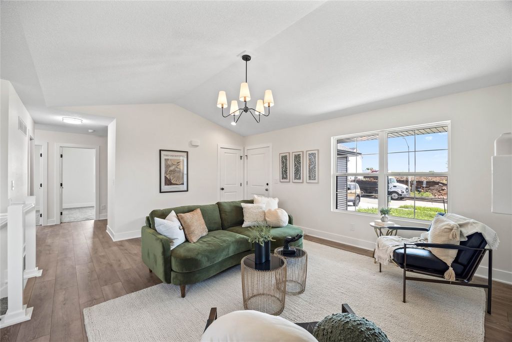 305 S Valley View Drive, Norwalk, IA 50211