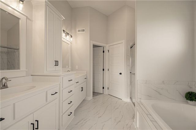 1059 Fir Lane, Liberty, MO 64068