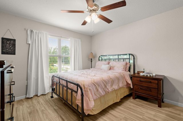 725 Yellow Birch Lane, Conroe, TX 77304