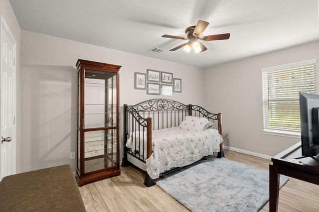 725 Yellow Birch Lane, Conroe, TX 77304