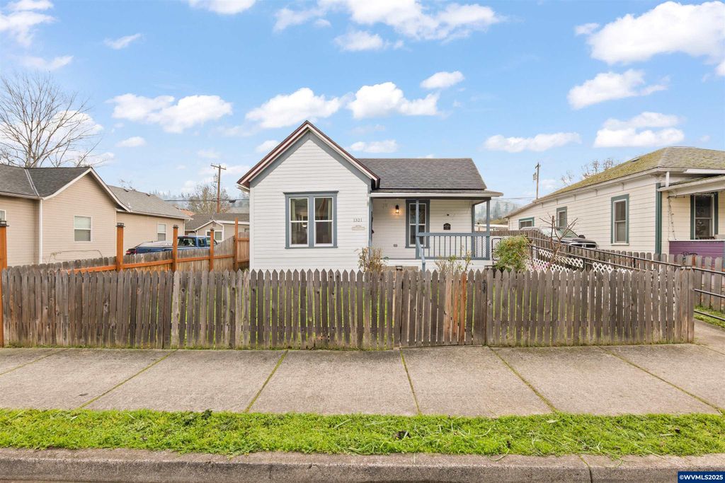 1321 SE Mill St, Roseburg, OR 97470