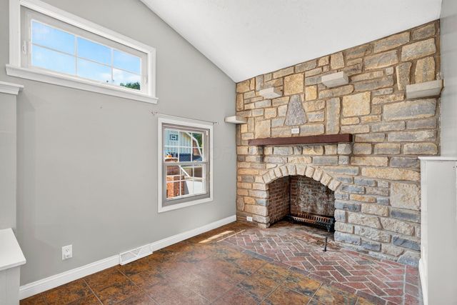 17 E Oak Street, Canal Winchester, OH 43110