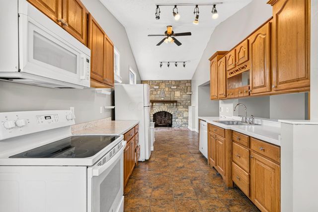 17 E Oak Street, Canal Winchester, OH 43110