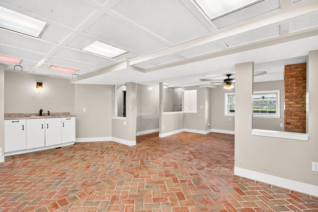 17 E Oak Street, Canal Winchester, OH 43110