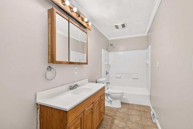 17 E Oak Street, Canal Winchester, OH 43110