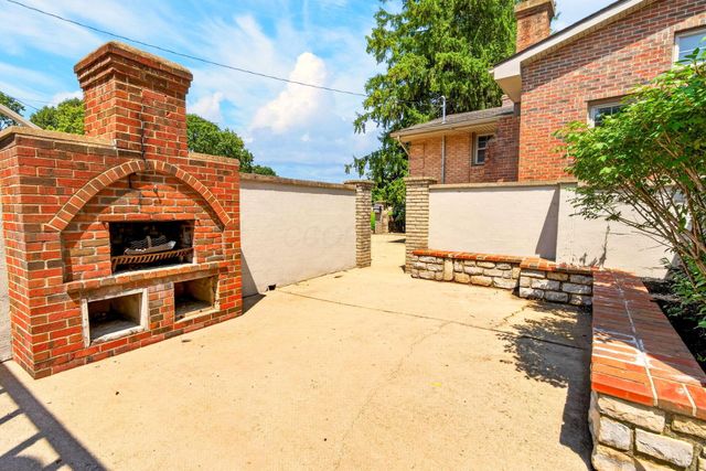 17 E Oak Street, Canal Winchester, OH 43110