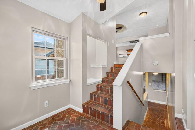 17 E Oak Street, Canal Winchester, OH 43110