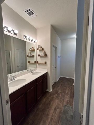 400 Fieldstone RD, Liberty Hill, TX 78642