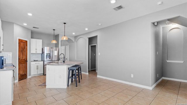 1865 LOGAN TRL, New Braunfels, TX 78130