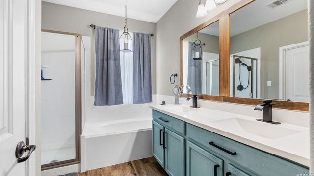 1865 LOGAN TRL, New Braunfels, TX 78130