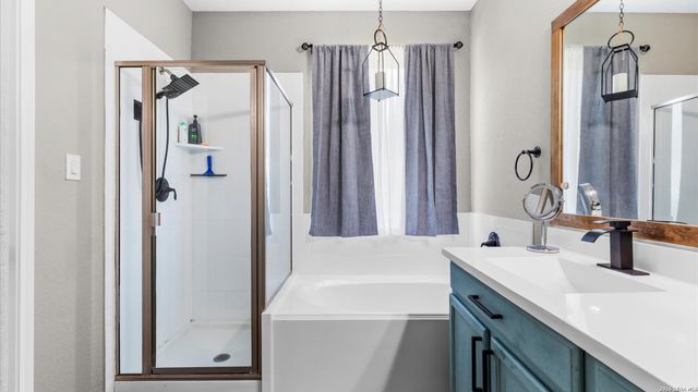 1865 LOGAN TRL, New Braunfels, TX 78130