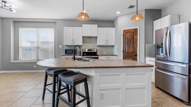 1865 LOGAN TRL, New Braunfels, TX 78130