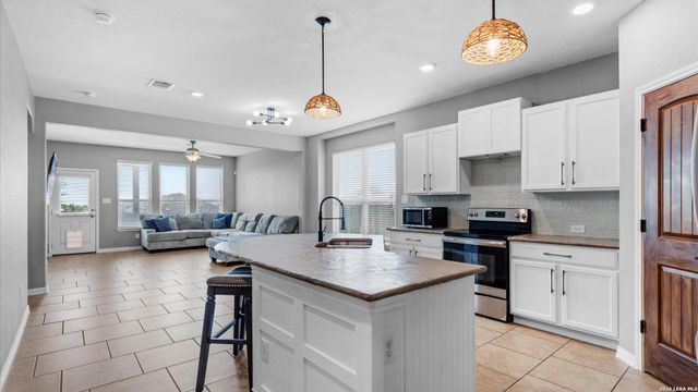 1865 LOGAN TRL, New Braunfels, TX 78130