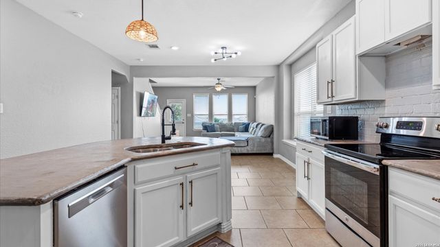 1865 LOGAN TRL, New Braunfels, TX 78130