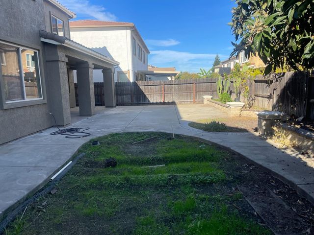 8747 Gessnger Dr, Elk Grove, CA 95624