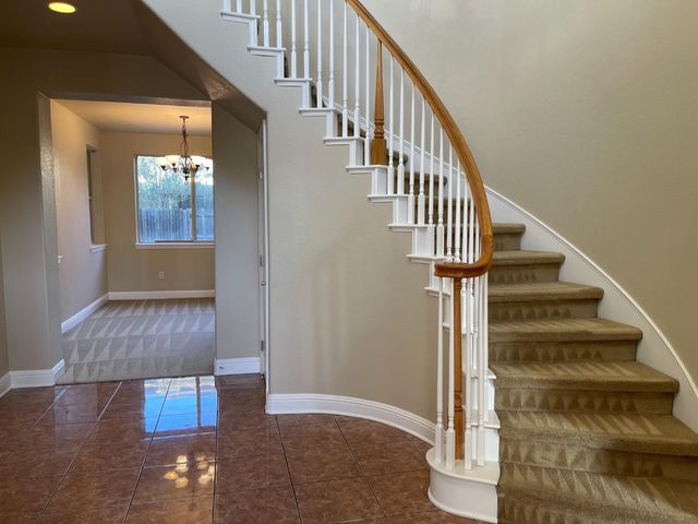 8747 Gessnger Dr, Elk Grove, CA 95624