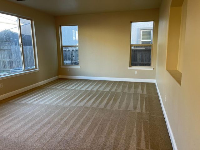 8747 Gessnger Dr, Elk Grove, CA 95624