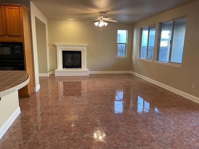 8747 Gessnger Dr, Elk Grove, CA 95624