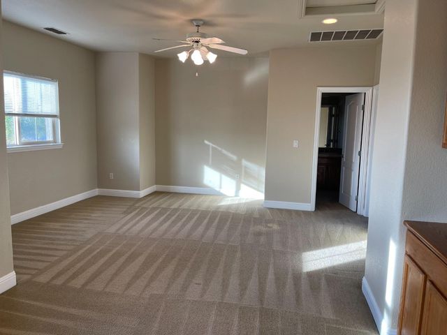 8747 Gessnger Dr, Elk Grove, CA 95624