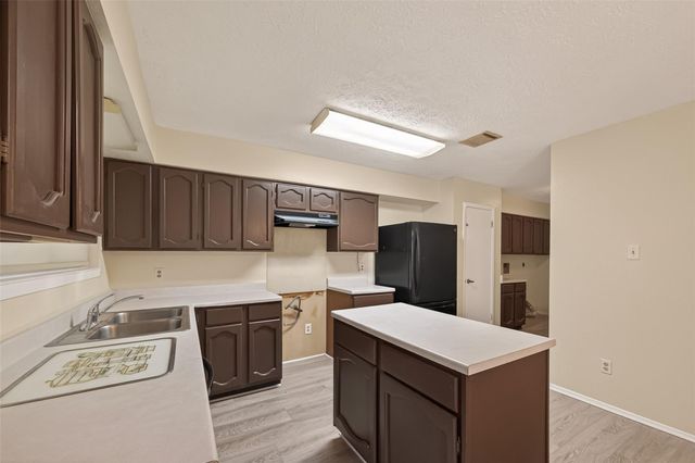 2905 Park Shadow Lane, Deer Park, TX 77536