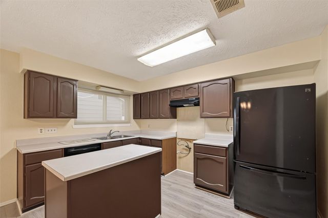 2905 Park Shadow Lane, Deer Park, TX 77536