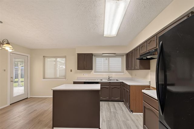 2905 Park Shadow Lane, Deer Park, TX 77536