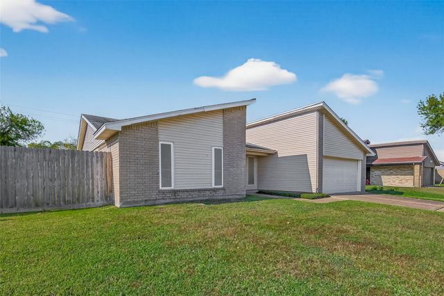 2905 Park Shadow Lane, Deer Park, TX 77536