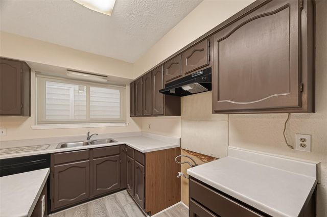 2905 Park Shadow Lane, Deer Park, TX 77536