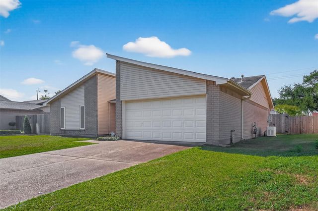 2905 Park Shadow Lane, Deer Park, TX 77536