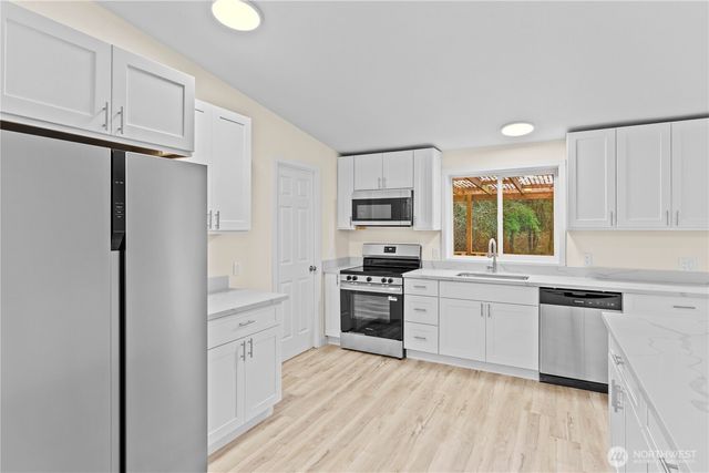 141 E Rasor Place, Belfair, WA 98528