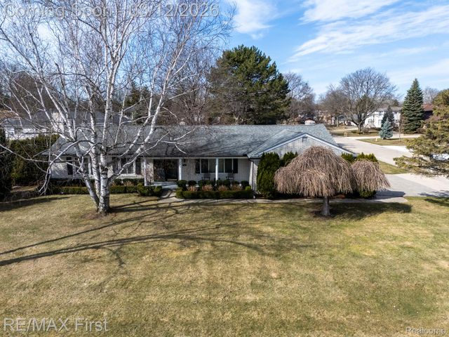38621 Santa Barbara Street, Clinton Charter Township, MI 48036