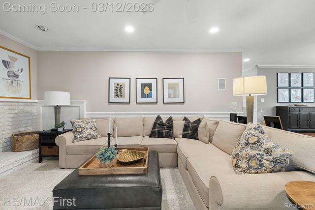 38621 Santa Barbara Street, Clinton Charter Township, MI 48036