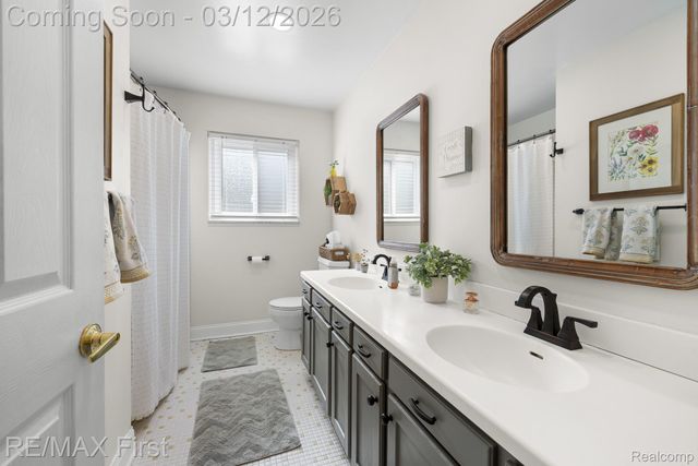 38621 Santa Barbara Street, Clinton Charter Township, MI 48036